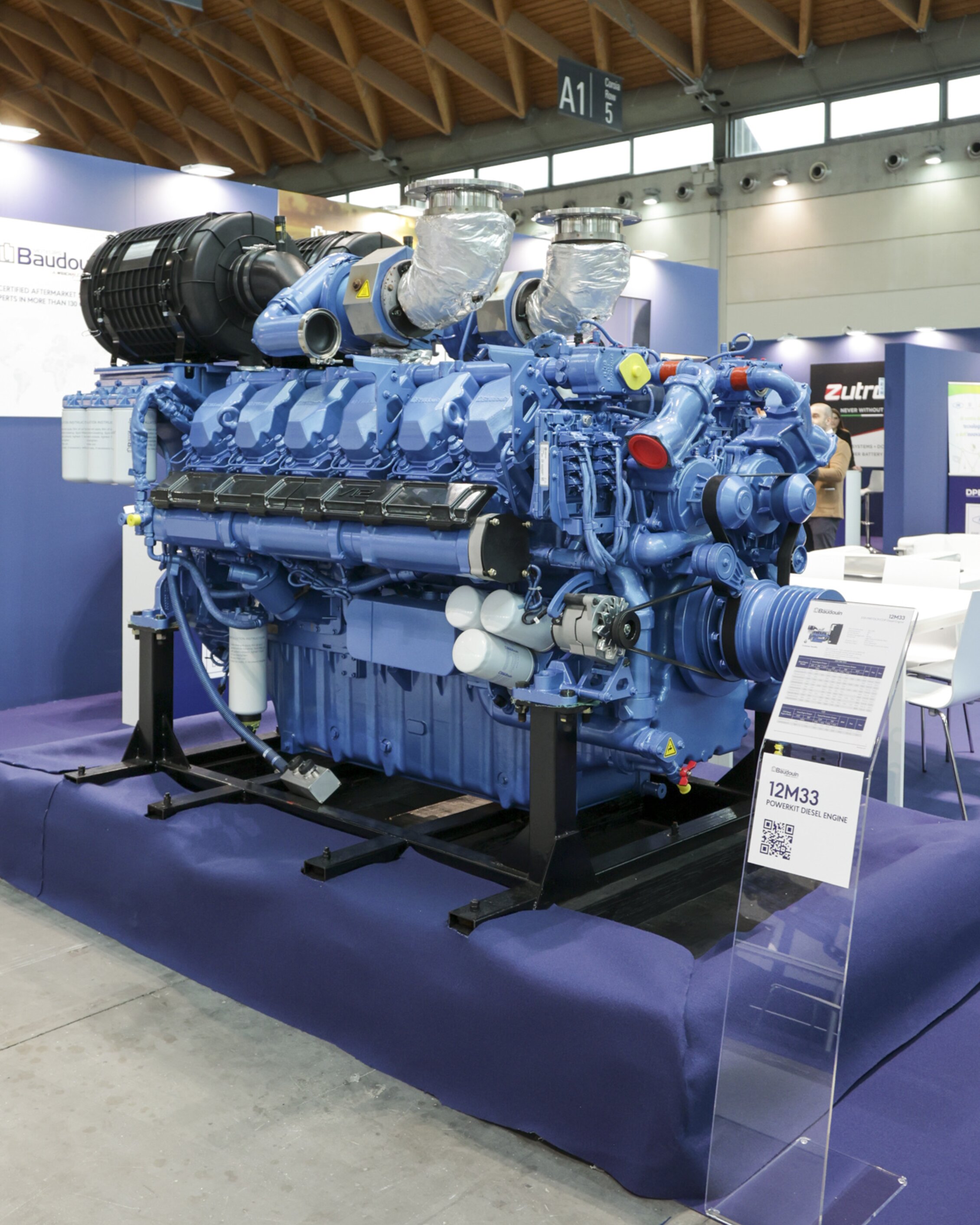 Un motore 12M33 PowerKit Diesel esposto all'interno della stand della Baudouin durante DPE
